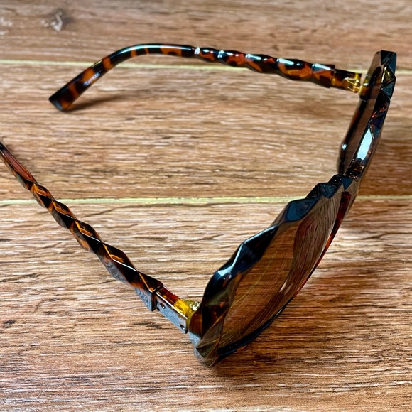 Morgan Tortoise Shell Oversized Sunglasses - Picture 2 of 4